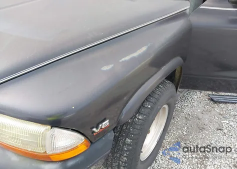 1999 Dodge Dakota Slt/Sport from USA, damaged, VIN 1B7FL26X8XS190257